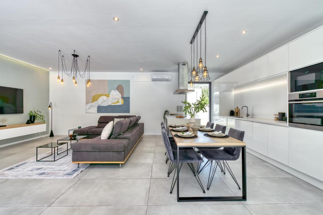 Villa Oasis - Your Luxury Home Away From Home Celopeci Екстер'єр фото